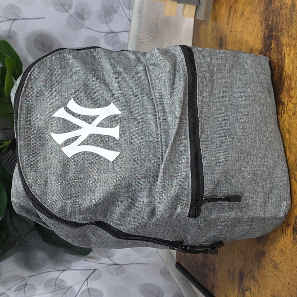 MLB New York Yankees Backpack - Picture 3 of 11